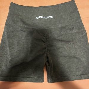 Alphalete amplify shorts, color mocha